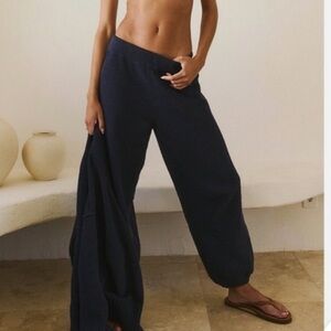 Fee People Beach Navy Knit Hailee Pull On Jogger Pants Travel Coastal Med EUC